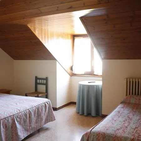 Hotel Joan Canejan Les