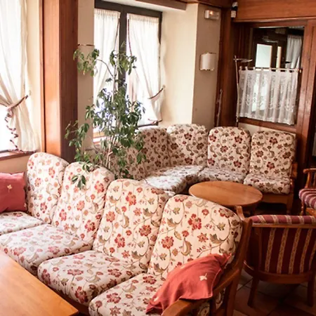 Joan Canejan Hotel *