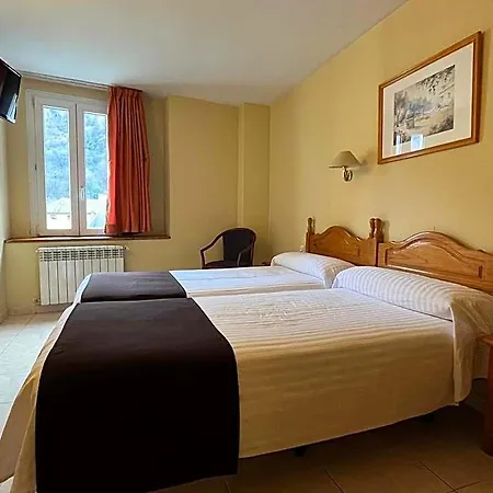 Joan Canejan Hotel *