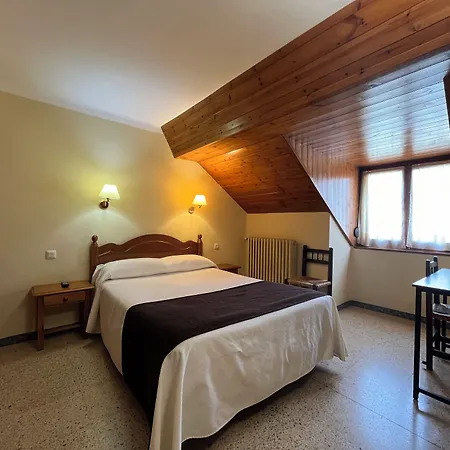Hotel Juan Canejan Les