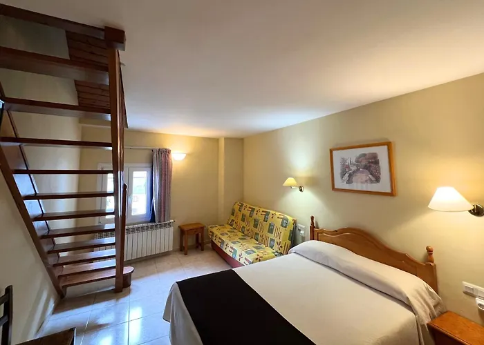 Joan Canejan Hotel *