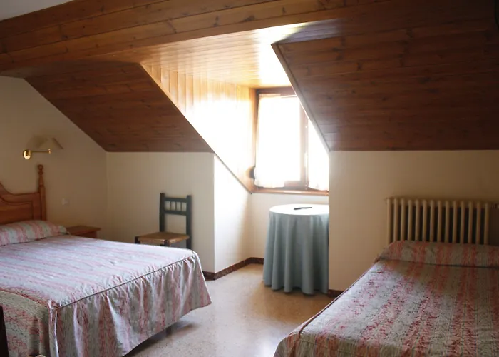 Hotel Joan Canejan Les